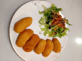 Croquetas de gambas al ajillo 