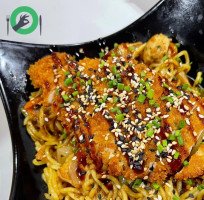 yakisoba de pollo frito panko